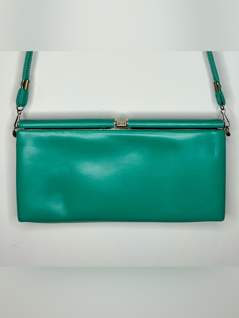 Vintage Green Leatherette Convertible Clutch with detachable strap - Picture 7 of 10